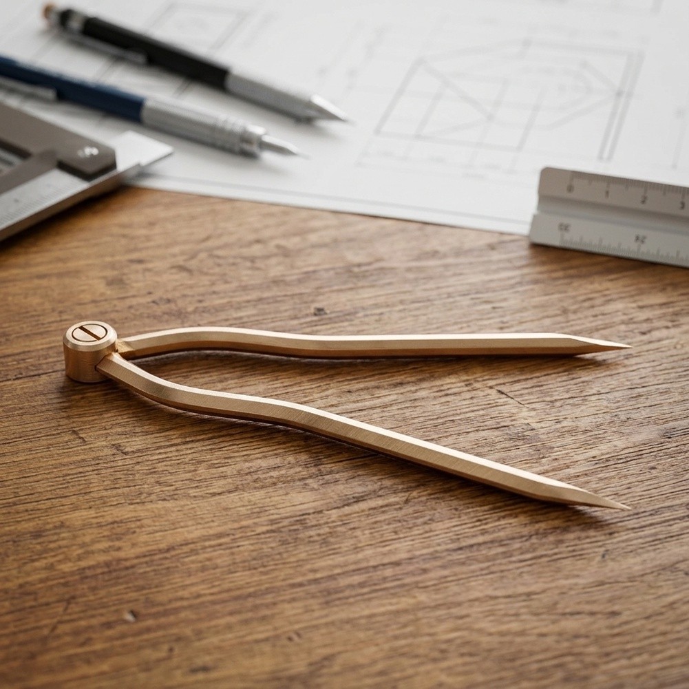Mosiężny przyrząd nawigacyjny  – Woodworking Course recenzja i cena
